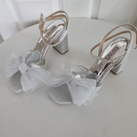 NWT Badgley Mischka Metallic Silver Tess Sandal - Picture 4 of 7